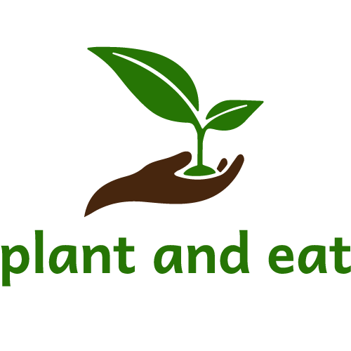 Logo von Plant and Eat mit einer dunklen Hand, die ein grünes Pflänzchen hält